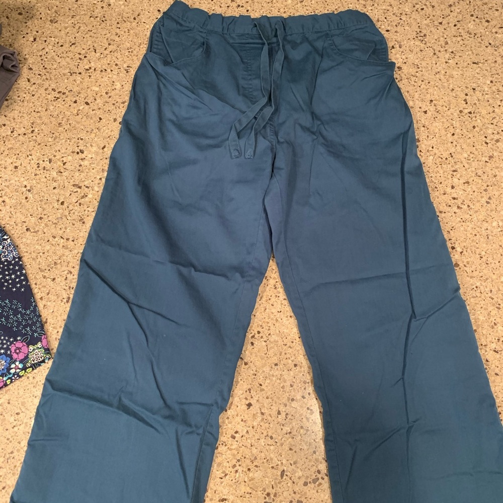 Scrub set - Picture 3 of 5